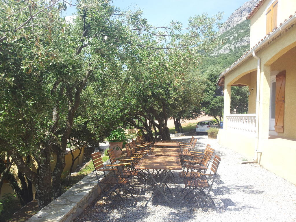 Mas De Courreges Hotell Saint-Hippolyte-du-Fort Eksteriør bilde